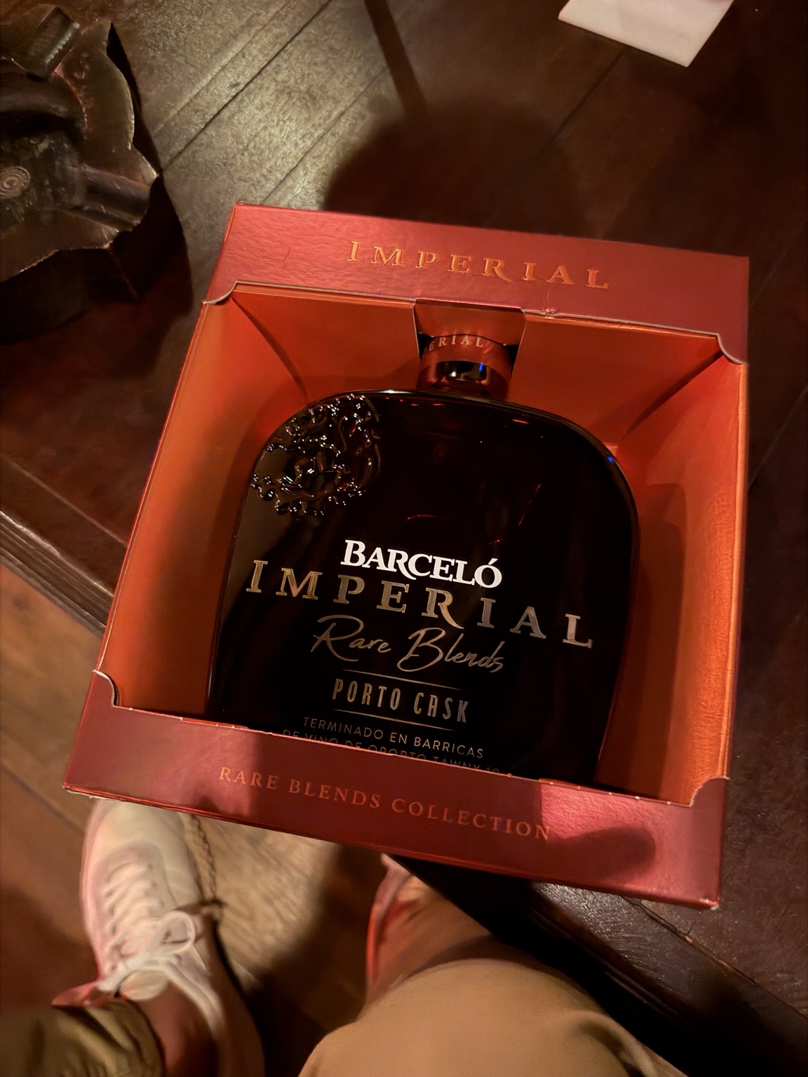 Botella de Barceló Imperial Rare Blends Porto Cask en su estuche